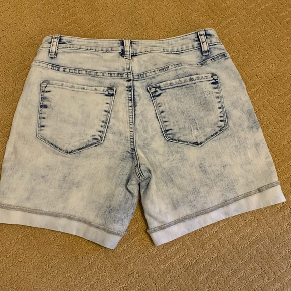 EUC APT9 Light Acid Washed Denim Cuffed Shorts - Picture 7 of 12
